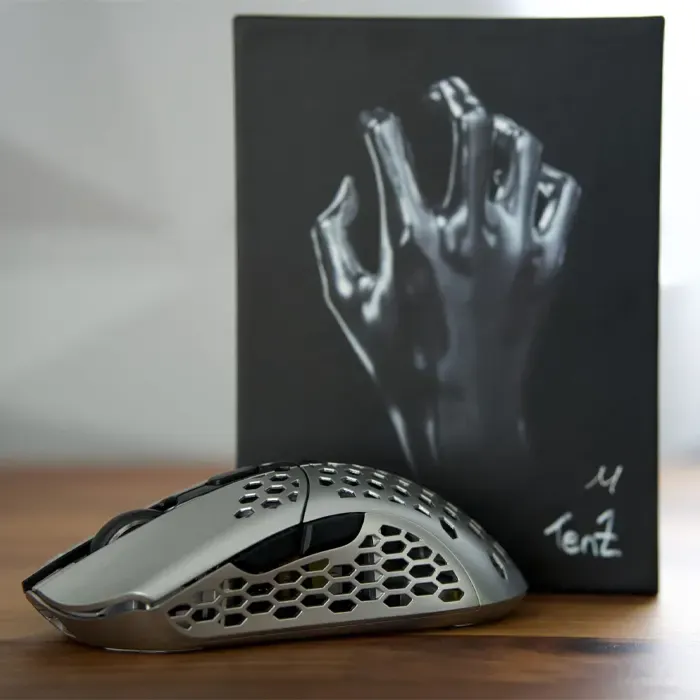 Finalmouse Starlight Pro TenZ Medium 【公式通販】